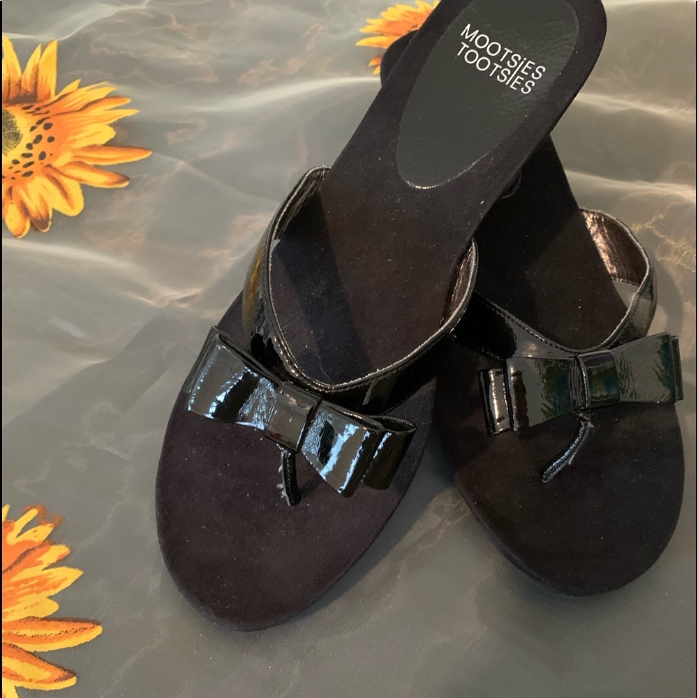 Mootsies tootsies molanai thong wedge sandals